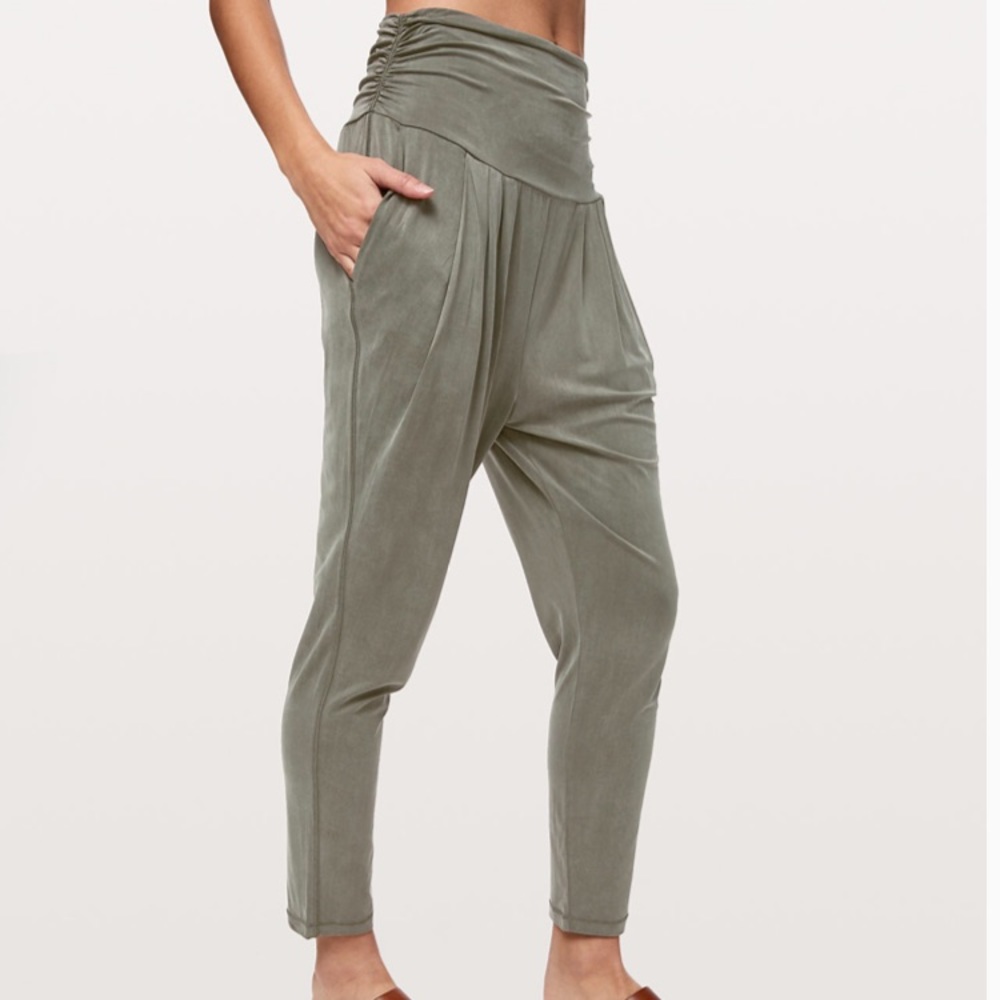 Lululemon - Into something good pant